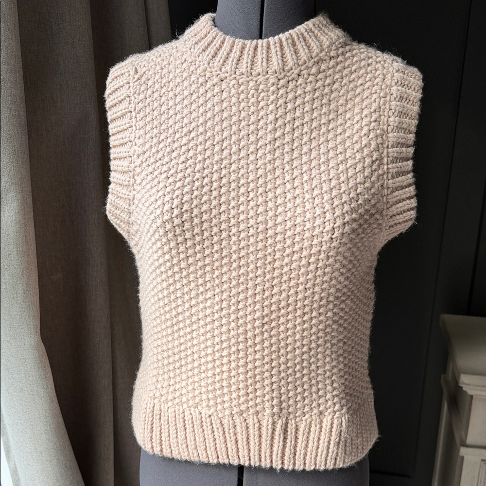H&M Sleeveless Knit Sweater Size S Tan Chunky Preppy Neutral Minimalist Fall EUC